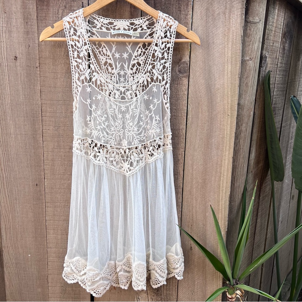 ALICE + OLIVIA TOP 🕊️